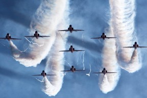 开云注册-C罗通过直播感谢全球粉丝长期支持，c罗直播带货